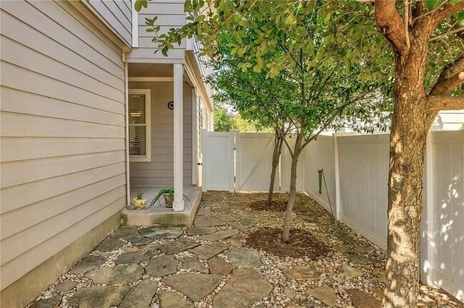 Building Photo - 1422 Davis Mountain Loop