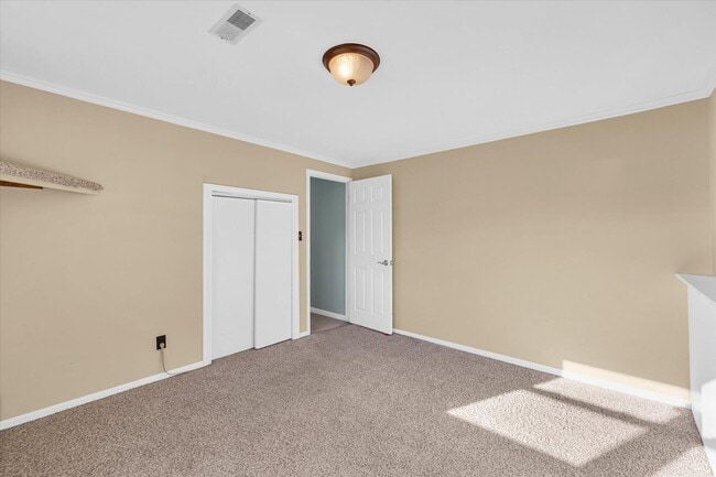 Building Photo - Spacious 4-Bedroom Home with Fenced Yard a...