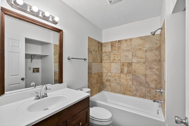 Building Photo - Charming 3-Bedroom Home in a Peaceful Neig...