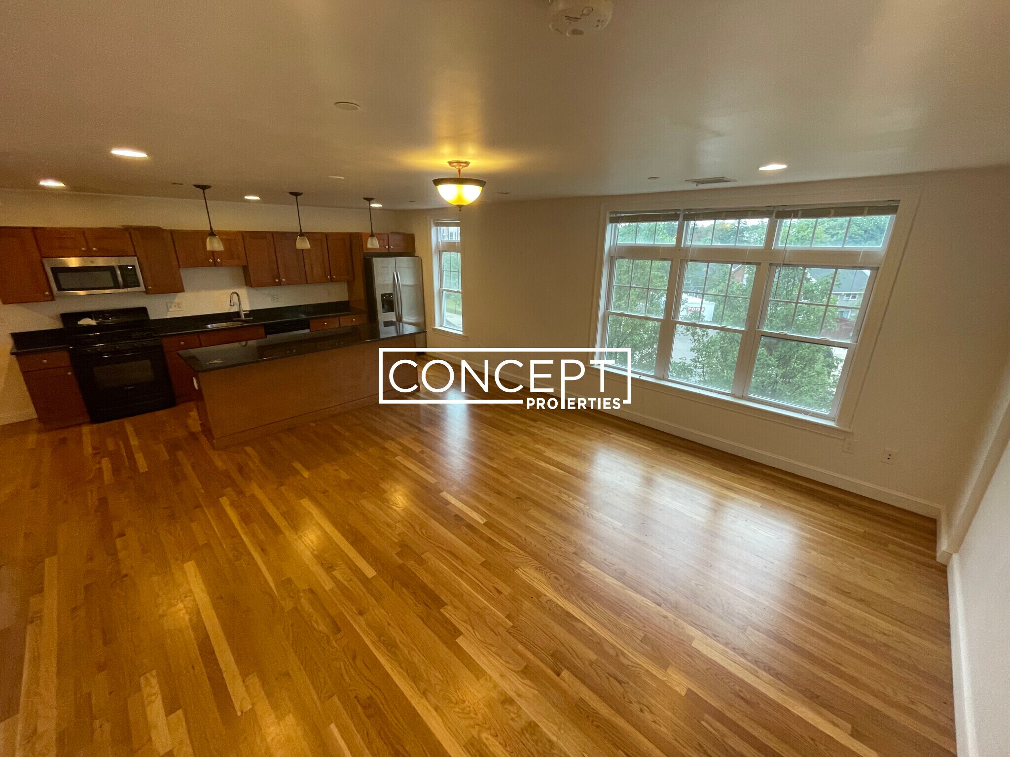 Building Photo - 53 Circuit St