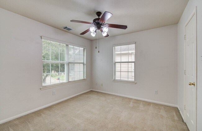 Building Photo - 14543 Bergenia Dr