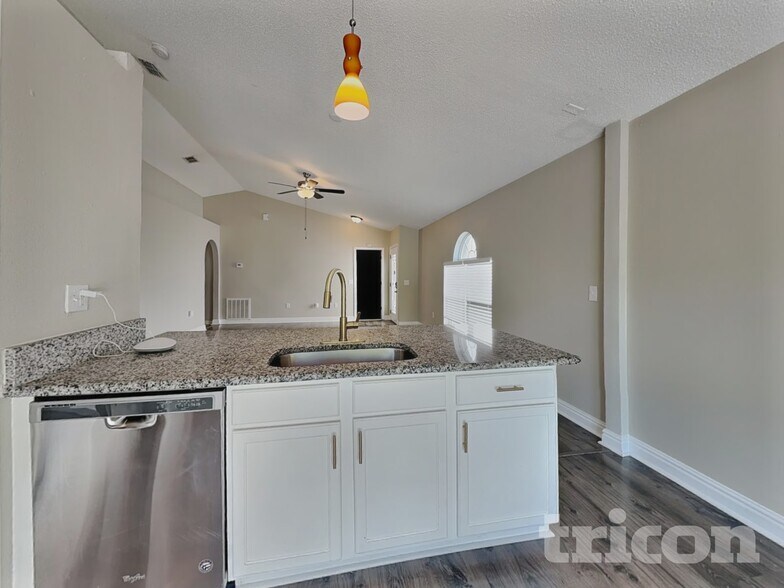 Building Photo - 10610 Opus Dr