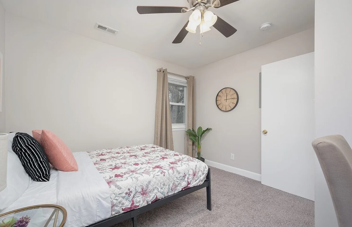 secondary bed - 412 Belvedere St