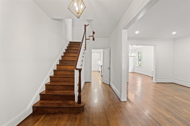 Building Photo - 2814 Bellevue Terrace NW