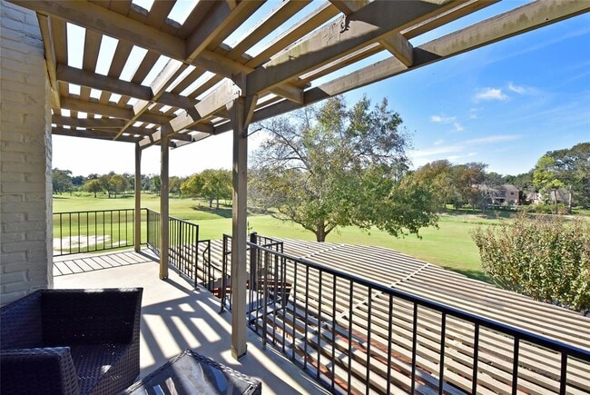 Building Photo - 2802 S Doral Dr