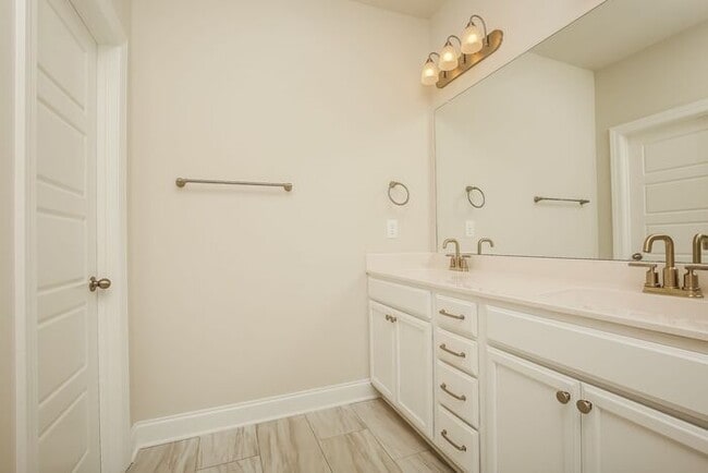 Building Photo - 2512 Elmcroft Ave