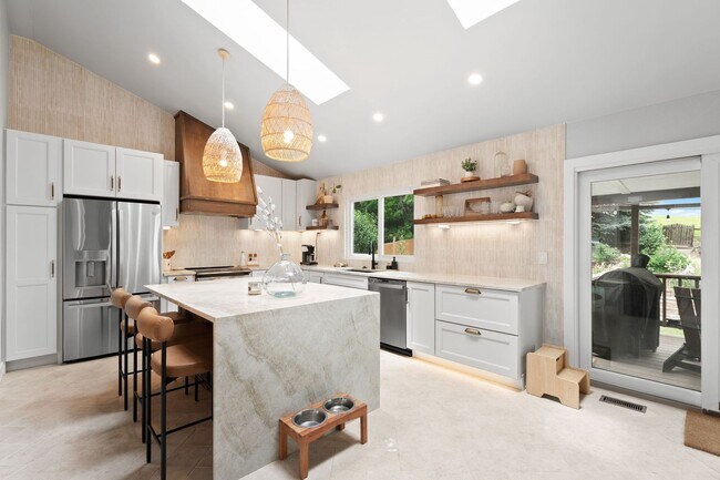 Building Photo - September 2026 - June 2027 Stunning Fully Furnished Rental in Golden, Colorado