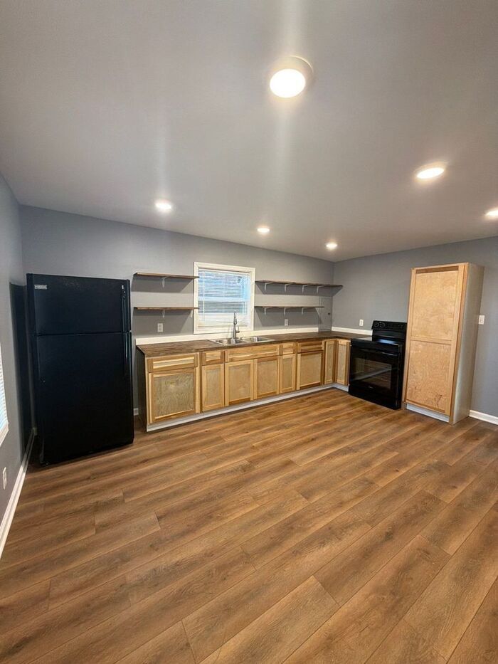 Building Photo - 1702 Bicknell Ave