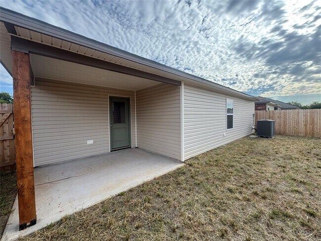 Building Photo - 10024 SW 38th St