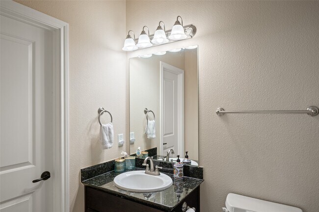 Building Photo - 1114 W 25th St