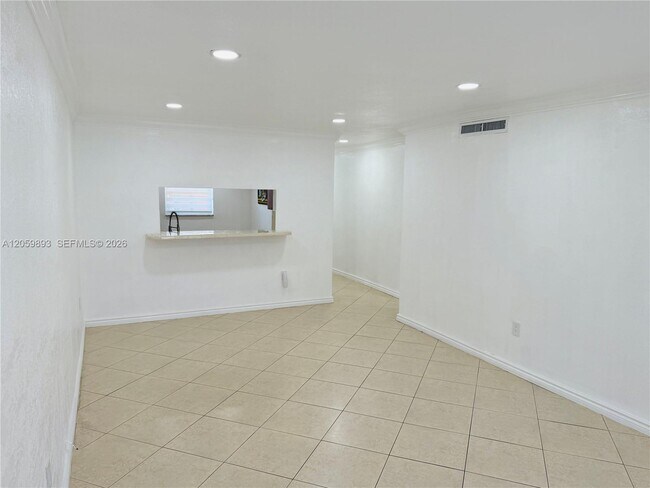 Building Photo - 1100 W 35th St