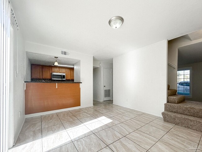 Building Photo - 2119 Langley Ave