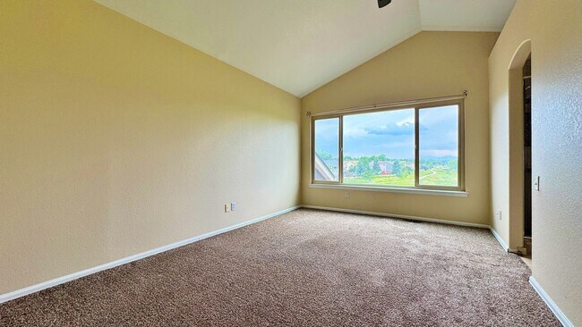 Building Photo - Welcome to this Fantastic 4 Bed 2.5 Bath i...