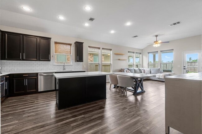 Building Photo - 24502 Royal Pike Dr
