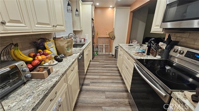 Building Photo - 136 S Marcile Ave