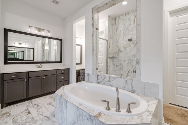 Building Photo - 5439 Farm Hill Way