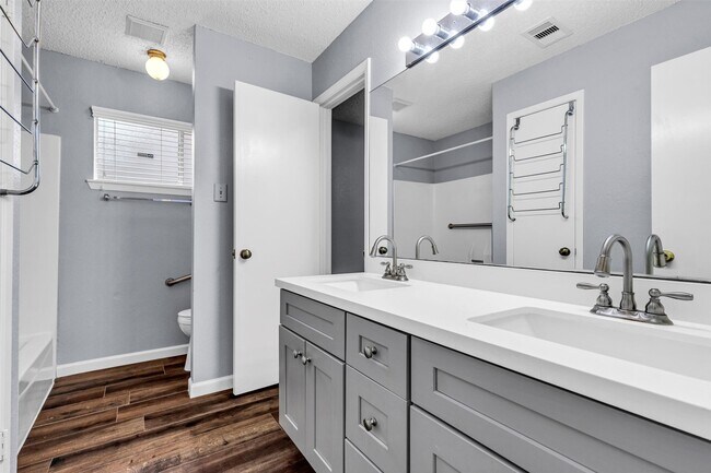 Building Photo - 3407 Pecan Point Dr