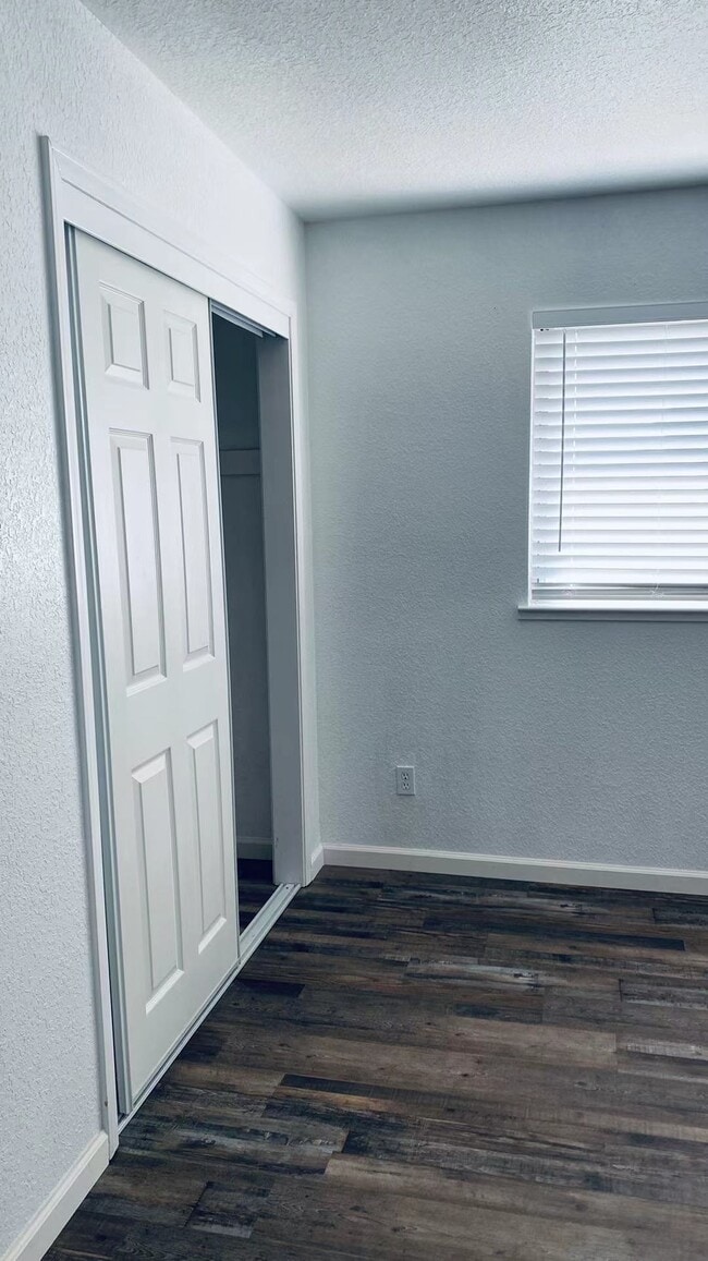 Building Photo - 711 Sandpiper Ln