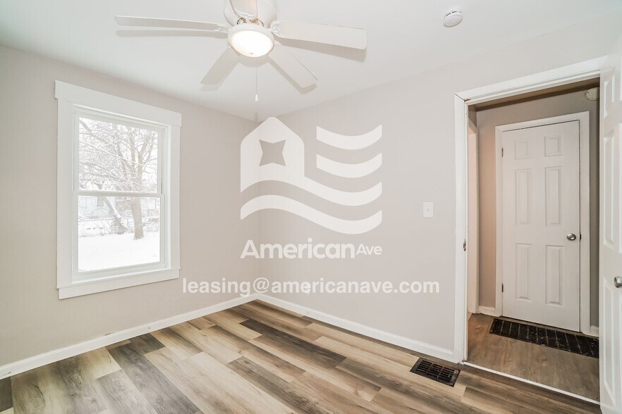 Building Photo - 2459 Lexington Ave