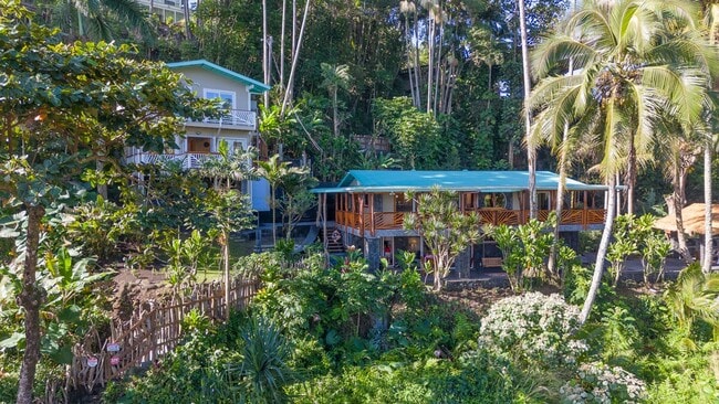 Building Photo - Oceanfront Estate: The Honolii Hale
