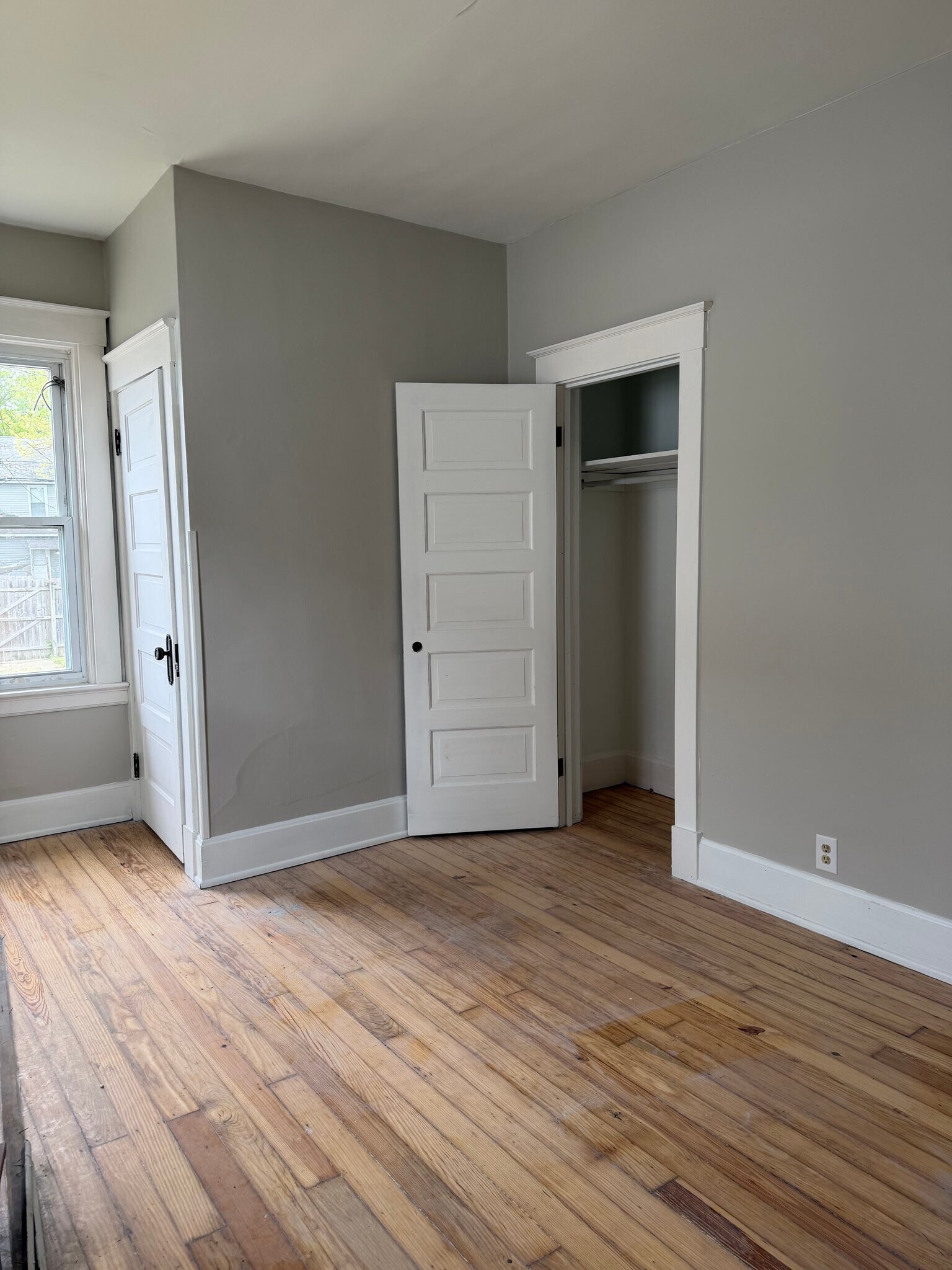 Building Photo - 614 N E St