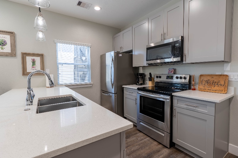 Building Photo - 142 W 5th St