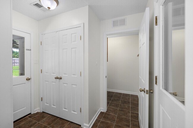 Building Photo - 3075 Stonecrest Cir