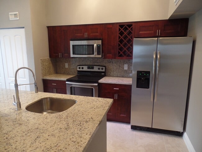 Building Photo - 2810 N Oakland Forest Dr