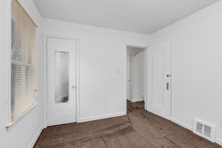 Building Photo - 12244 Woodmont Ave