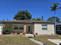 Building Photo - 3 bedroom in Hollywood FL 33020