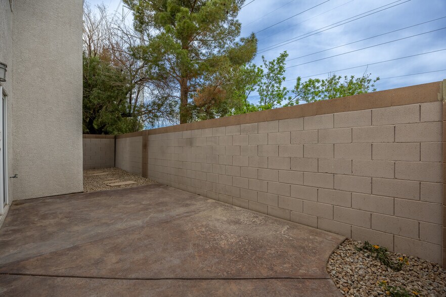 Building Photo - 10343 Keystone Pastures St