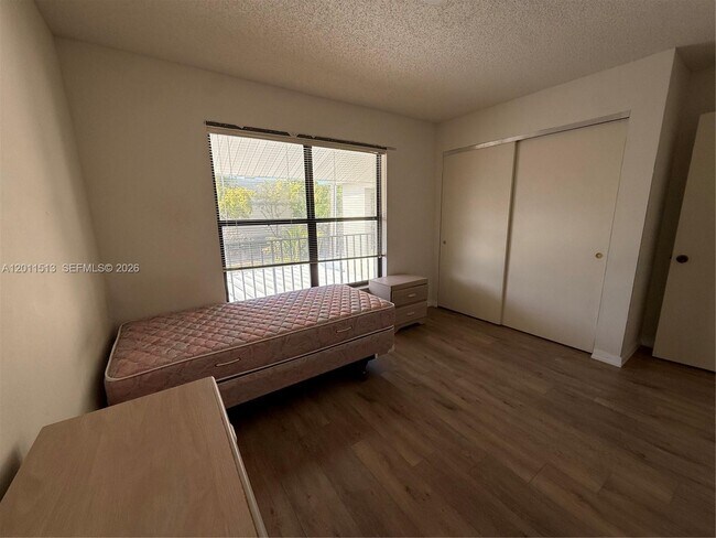 Building Photo - 123 SW 47th Terrace