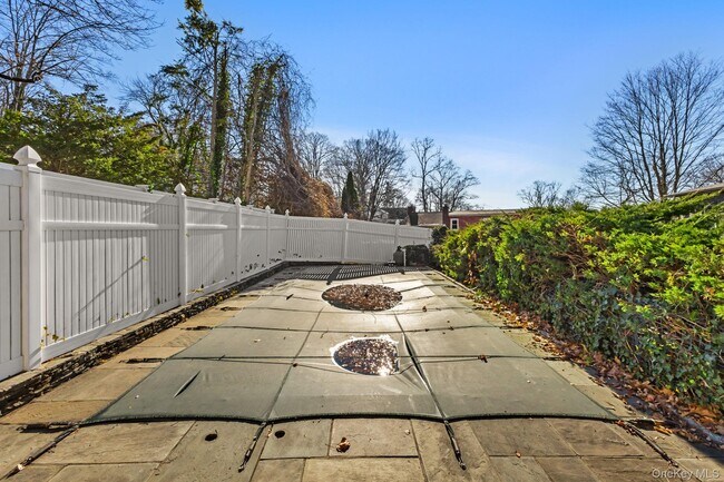 Building Photo - 45 Pamela Ln