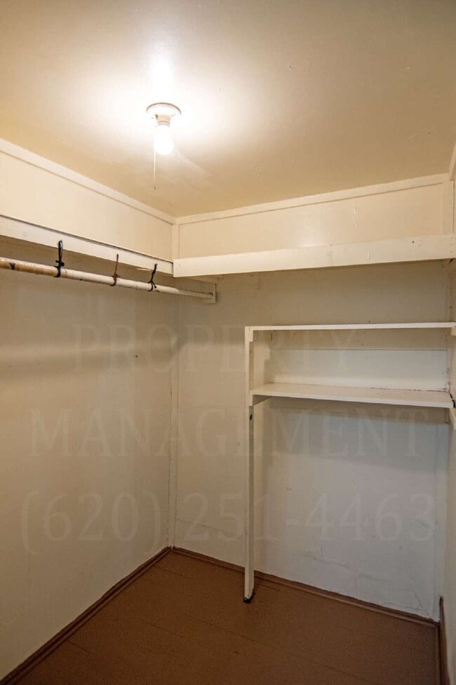 Building Photo - 2-Bedroom 1-Bathroom