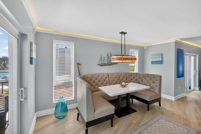 Building Photo - 8125 Crespi Blvd