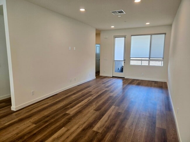Building Photo - BEAUTIFUL BRAND NEW TOWNHOME IN STANTON FOR LEASE