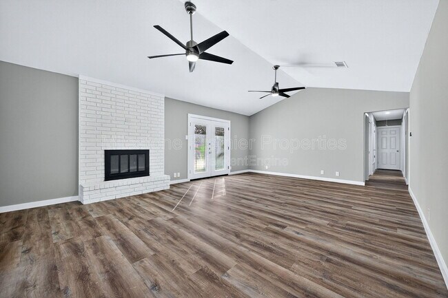 Building Photo - 3014 Jennifer Ave