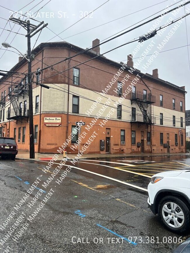 Building Photo - 221 Slater St