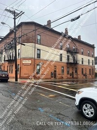Building Photo - 221 Slater St