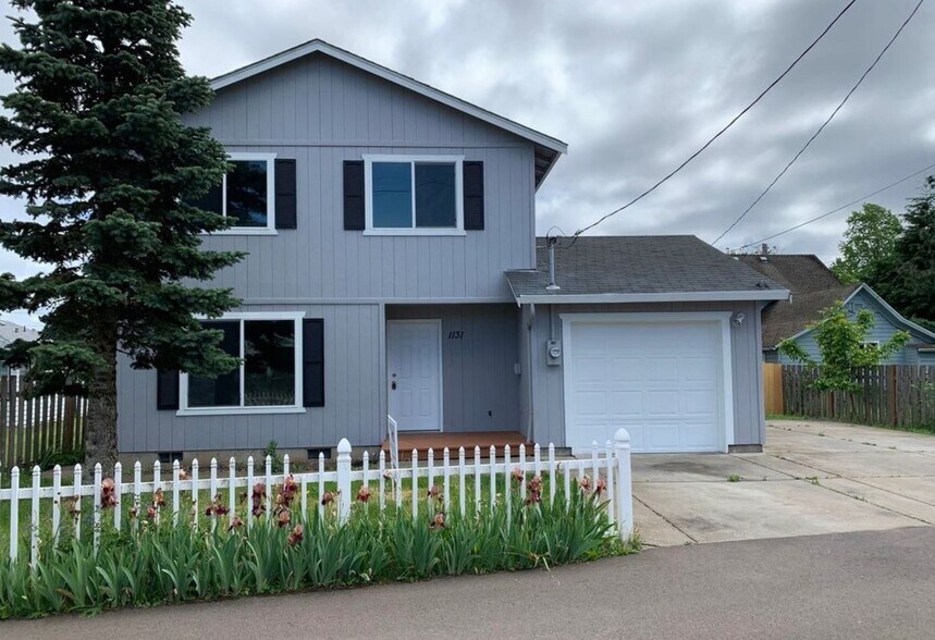 Primary Photo - 1131 2nd St NW