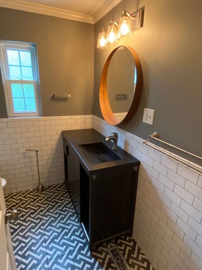 Building Photo - 2 Bed Home in North Chattanooga! Pet Friendly!