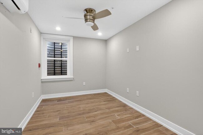 Building Photo - 2034 N Front St