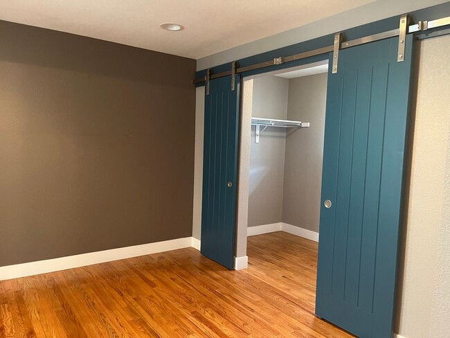 Building Photo - Beautiful 2 Bedroom + 2 Bonus Rooms, 3 Bat...