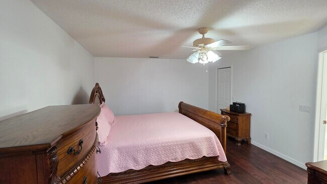 Building Photo - 6448 NW Colgate St