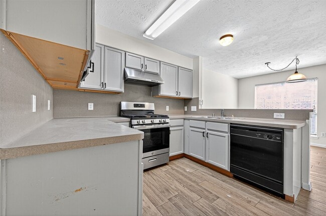 Building Photo - 1902 Sugar Pine Cir