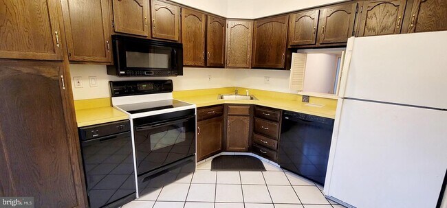 Building Photo - 15 Twin Brooks Dr