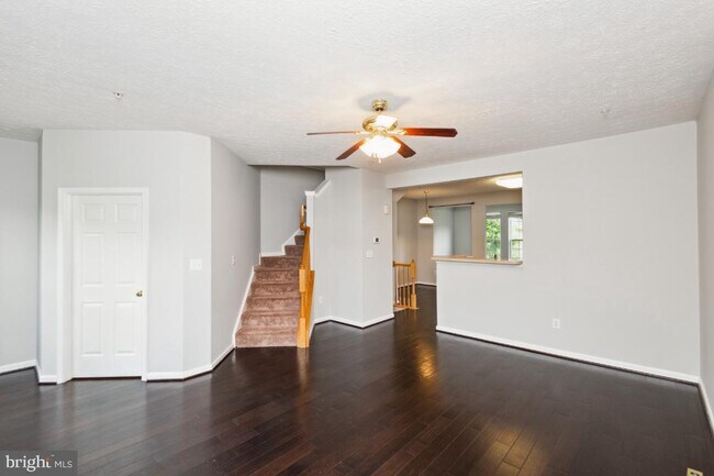 Building Photo - 1442 Pangbourne Way