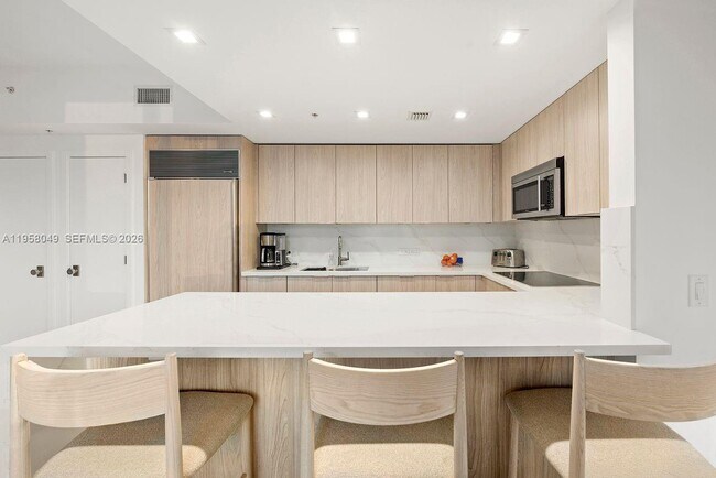 Building Photo - 6899 Collins Ave