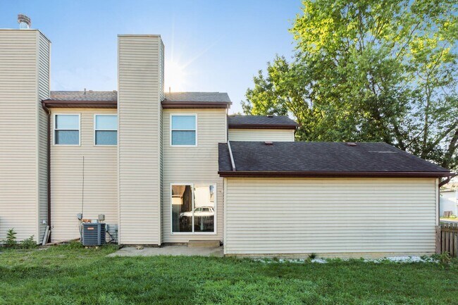 Building Photo - 7609 Seasons Dr