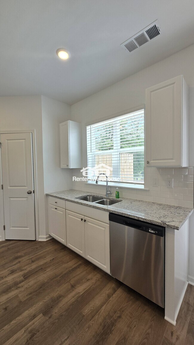 Building Photo - 6137 Wayburn St
